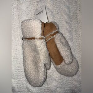 Calvin Klein Cream and Brown Mittens